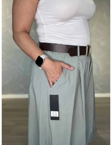 Bælte og lommer på khaki bermuda shorts – TIPPY
