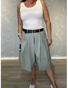 Khaki bermuda shorts i viskose, polyester og elastan med vidde og bælte – TIPPY Italian Select TIPPY