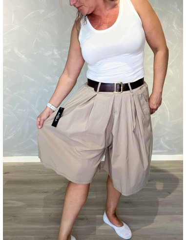 Beige bermuda shorts i viskose, polyester og elastan med vidde og bælte – TIPPY Italian Select TIPPY