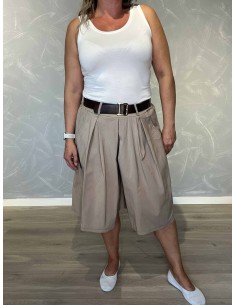 Beige bermuda shorts i viskose, polyester og elastan med vidde og bælte – TIPPY Italian Select TIPPY