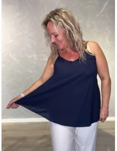 Navy top i 95% polyester og 5% elastan med tynde stropper – TIPPY Collection TIPPY 2
