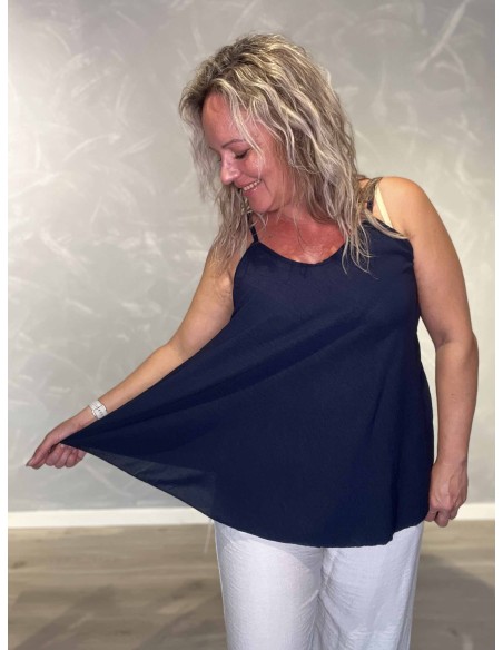 Nærbillede af a facon på polyester og elastan top – TIPPY