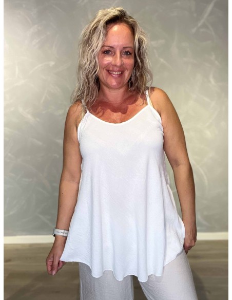 Hvid top i 95% polyester og 5% elastan med tynde stropper – TIPPY Collection TIPPY