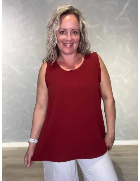 Bordeaux top i 95% polyester og 5% elastan med brede stropper – TIPPY Collection TIPPY