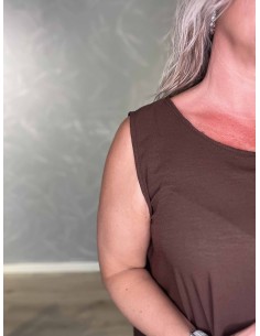 Brun top i 95% polyester og 5% elastan med brede stropper – TIPPY Collection TIPPY 2