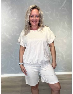 Sand sæt i 95% bomuld og 5% elastan med løs bluse og shorts – TIPPY Collection TIPPY