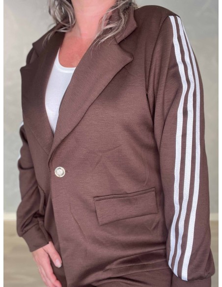Nærbillede af 3 striber på bomuld og polyester blazersæt – TIPPY