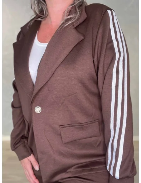 Nærbillede af 3 striber på bomuld og polyester blazersæt – TIPPY