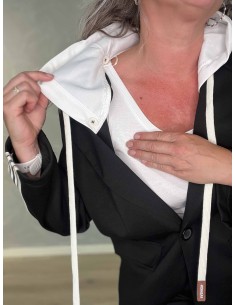 Sort blazersæt i 50% polyester, 45% viskose og 5% elastan med aftagelig hætte og striber – TIPPY Collection TIPPY 2