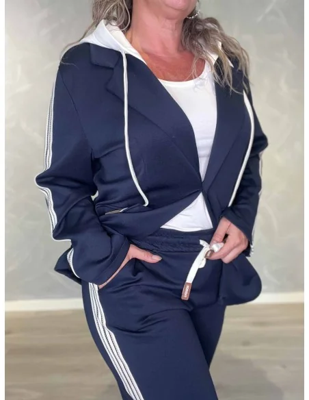 Nærbillede af lommer på polyester og viskose blazersæt – TIPPY