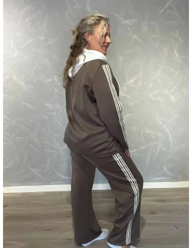 Bagside af taupe blazersæt til kvinder – TIPPY