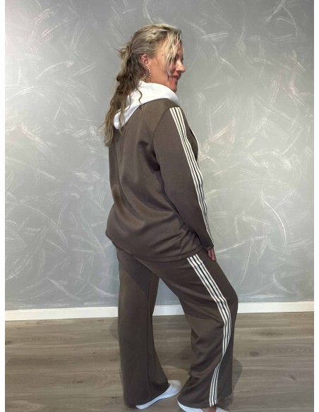 Bagside af taupe blazersæt til kvinder – TIPPY