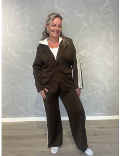Brunt blazersæt i 50% polyester, 45% viskose og 5% elastan med aftagelig hætte og striber – TIPPY Collection TIPPY