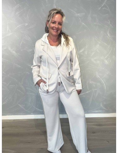 Sand blazersæt i 50% polyester, 45% viskose og 5% elastan med aftagelig hætte og striber – TIPPY Collection TIPPY