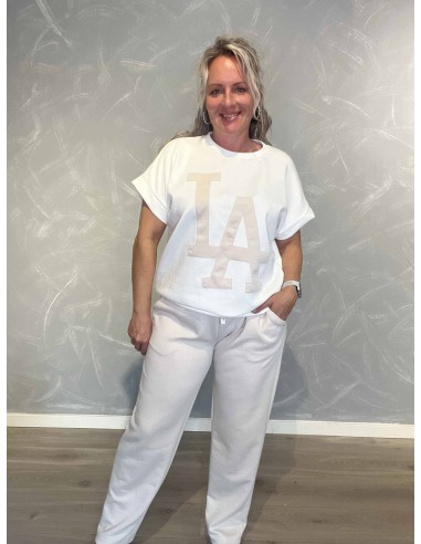 Sand sweatsæt i 50% polyester, 45% viskose og 5% elastan med stort LA-logo og korte ærmer – TIPPY Collection TIPPY