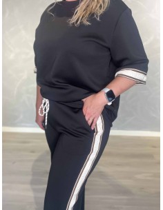 Sort sæt i 50% polyester, 45% viskose og 5% elastan med løs bluse og vide bukser – TIPPY Italian Select TIPPY 2