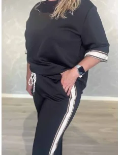 Sort sæt i 50% polyester, 45% viskose og 5% elastan med løs bluse og vide bukser – TIPPY Italian Select TIPPY 2