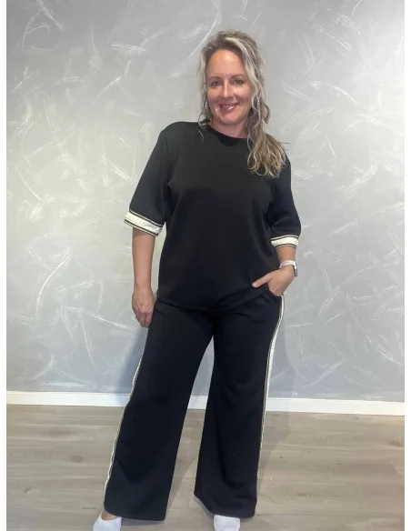 Sort sæt i 50% polyester, 45% viskose og 5% elastan med løs bluse og vide bukser – TIPPY Italian Select TIPPY