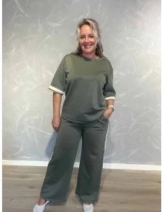 Grønt sæt i 50% polyester, 45% viskose og 5% elastan med løs bluse og vide bukser – TIPPY Italian Select TIPPY