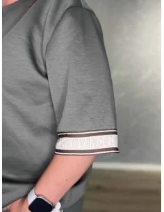 Grønt sæt i 50% polyester, 45% viskose og 5% elastan med løs bluse og vide bukser – TIPPY Italian Select TIPPY 2