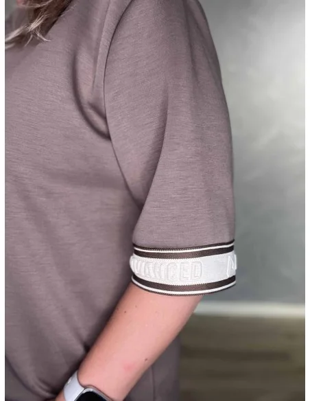 “Nærbillede af kontraststriber på polyester og viskose sæt – TIPPY