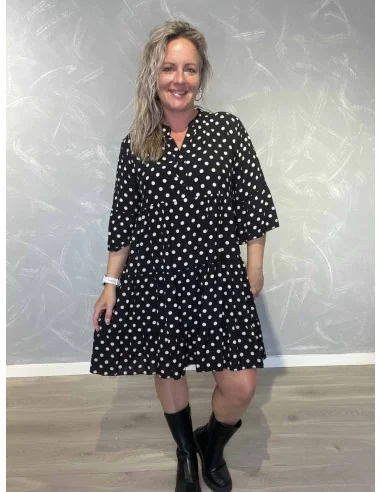 Sort kjole i 100% viskose med prikker og flæsedetaljer – TIPPY Italian Select TIPPY