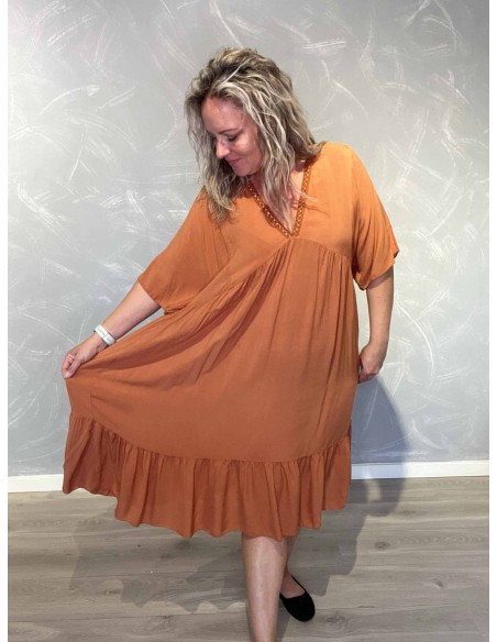 Orange midi kjole i 100% viskose med V-udskæring og glimmerkant – TIPPY Italian Select TIPPY