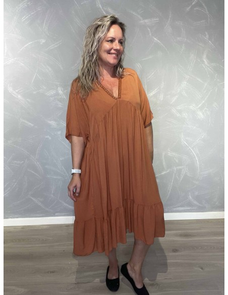 Orange midi kjole i 100% viskose med V-udskæring og glimmerkant – TIPPY Italian Select TIPPY