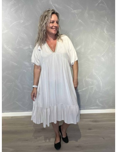 Sand midi kjole i 100% viskose med V-udskæring og glimmerkant – TIPPY Italian Select TIPPY