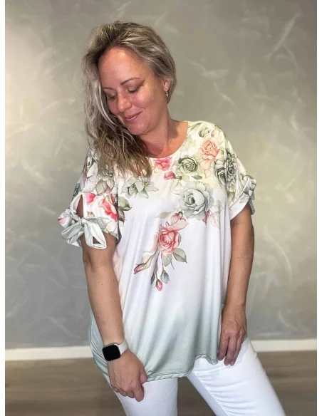 Grøn bluse i 95% polyester og 5% elastan med blomsterprint og sløjfeærmer – TIPPY Collection