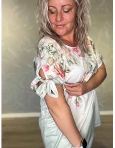 Grøn bluse i 95% polyester og 5% elastan med blomsterprint og sløjfeærmer – TIPPY Collection 2