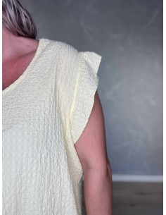 Gul bluse i 50% viskose og 50% polyester med struktur og rygdetalje – TIPPY Italian Select 2