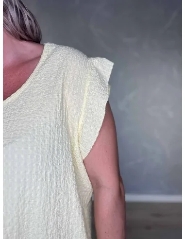 Nærbillede af flæseærme på viskosebluse – TIPPY Italian Select