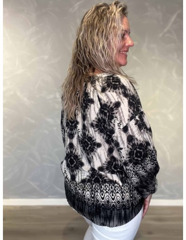Bagside af sort/hvid bluse til kvinder med blomsterprint – TIPPY Collection