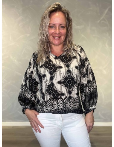 Sort/hvid bluse i viskose med blomsterprint og ballonærmer – TIPPY Collection