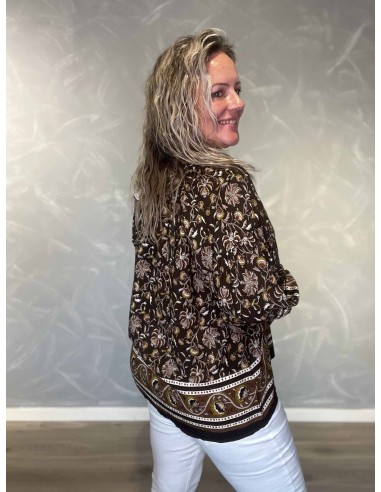 Bagside af brun bluse til kvinder med blomsterprint – TIPPY Collection