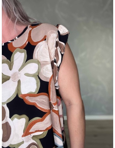 Flæseærme og mønstret bort på sort og beige top – TIPPY