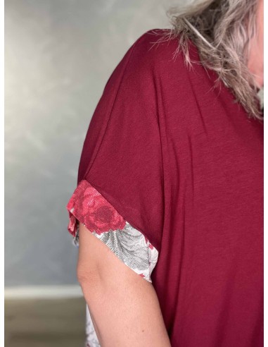 Blomsterprint med korsstingslook på ærmet på bordeaux bluse – TIPPY