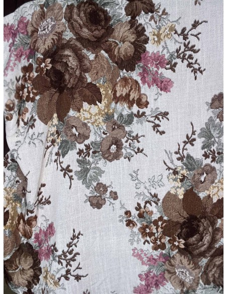 Nærbillede af blomsterprint på viskose bluse – TIPPY