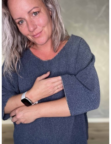 Sølvkant ved hals og ærmer på jeansblå oversize bluse – TIPPY
