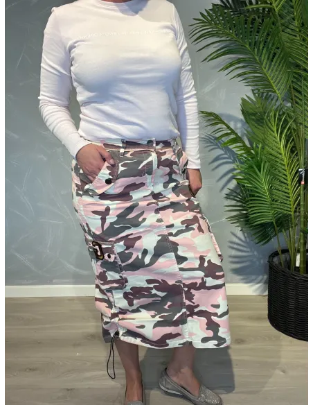 Rosa camouflage cargo nederdel med praktiske lommer og påsyede lapper