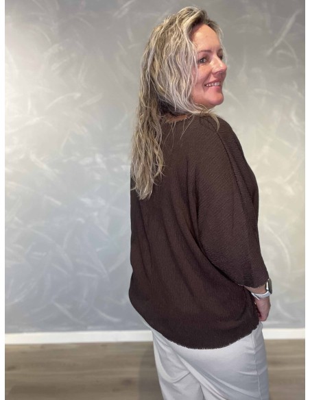 Bagside af brun oversize bluse til kvinder – TIPPY