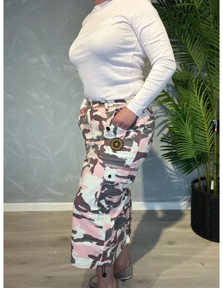 Nærbillede af de påsyede lapper og lommernes detaljer