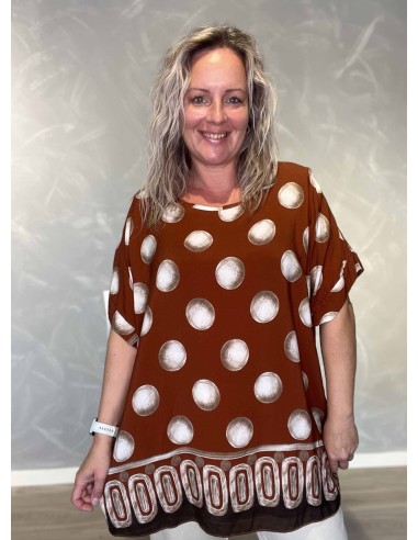 Rustbrun oversize tunika i viskose med cirkelprint og mønstret bort – TIPPY Collection