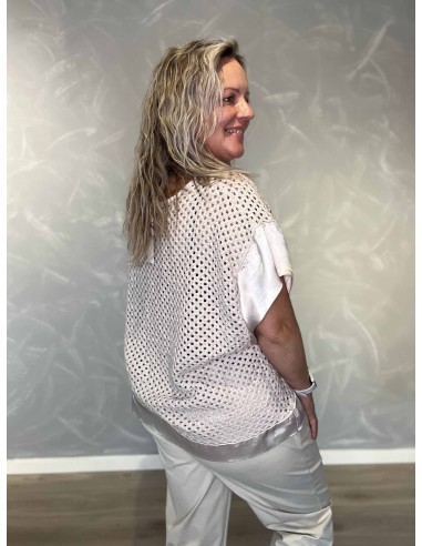 Bagside af råhvid hulstrikket bluse til kvinder – TIPPY
