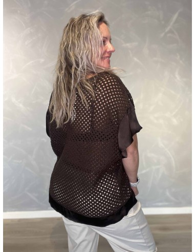 Bagside af brun hulstrikket bluse til kvinder – TIPPY