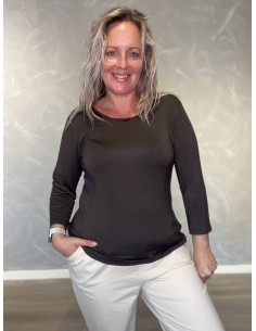 Brun T-shirt i 95% viskose og 5% elastan med 3/4-ærmer – TIPPY Collection