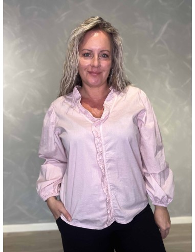 Rosa bluse i bomuld med flæsestolpe – TIPPY Collection