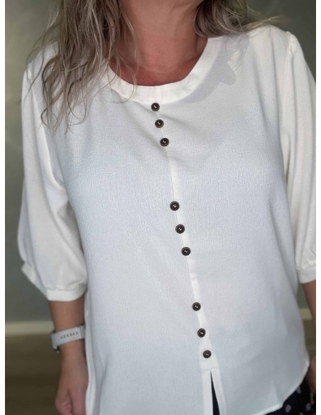 Tre sæt mørke knapper på råhvid bluse – TIPPY