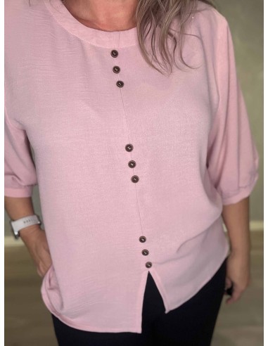 Tre sæt mørke knapper på rosa bluse – TIPPY